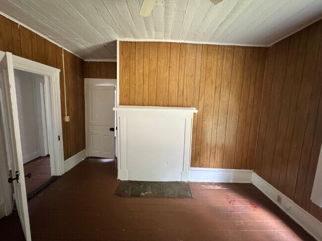 Building Photo - 2 or 3/1 in Grover, NC really located in E...