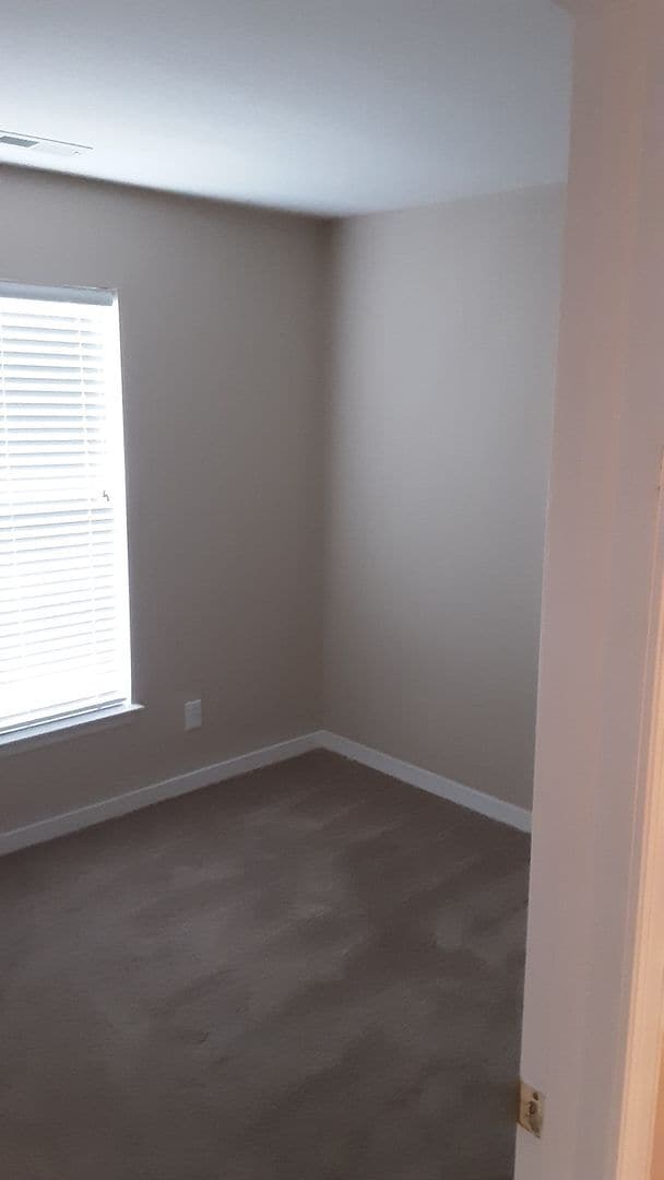 Building Photo - Beautiful three bedroom two-and-a-half bat...