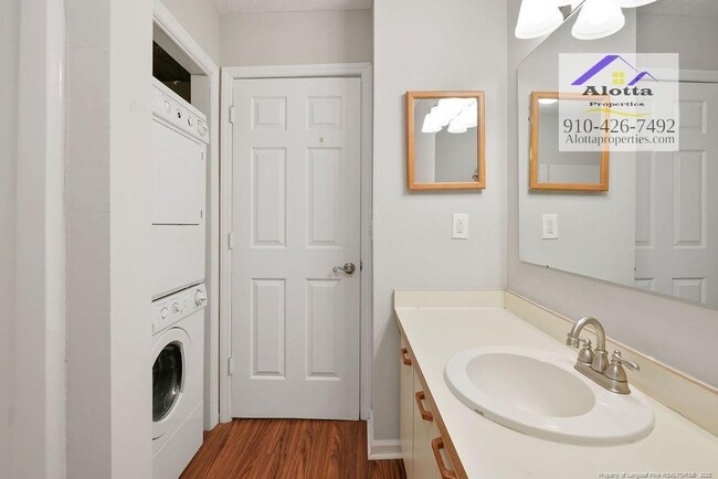 Building Photo - 6804 Willowbrook Dr