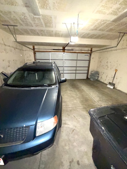 Building Photo - 822 S Aspen Wy