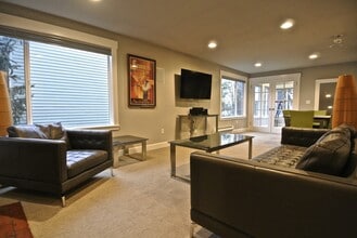 Building Photo - EXQUISITE 4 BED/3 BATH FURNISHED EASTLAKE ...