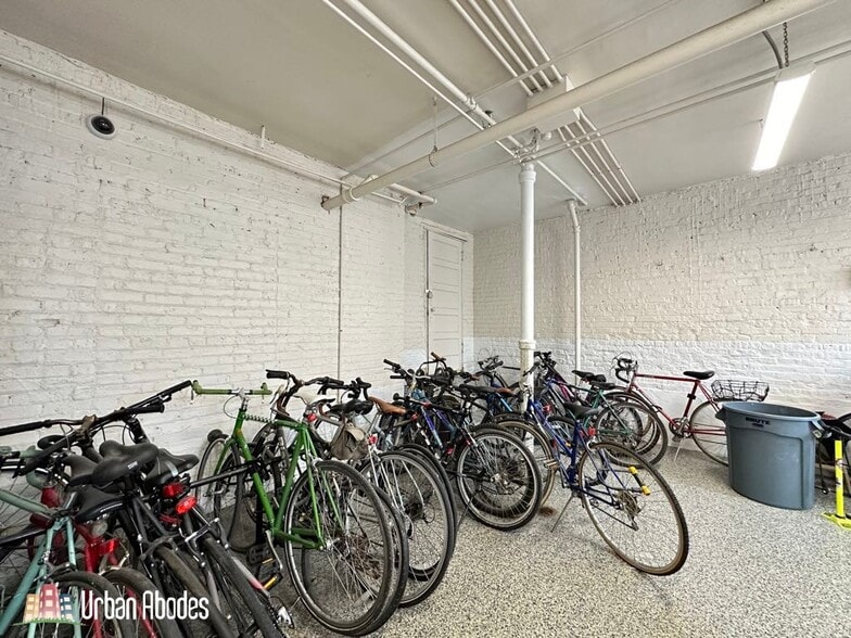 Building Photo - 2530 N Sawyer Ave