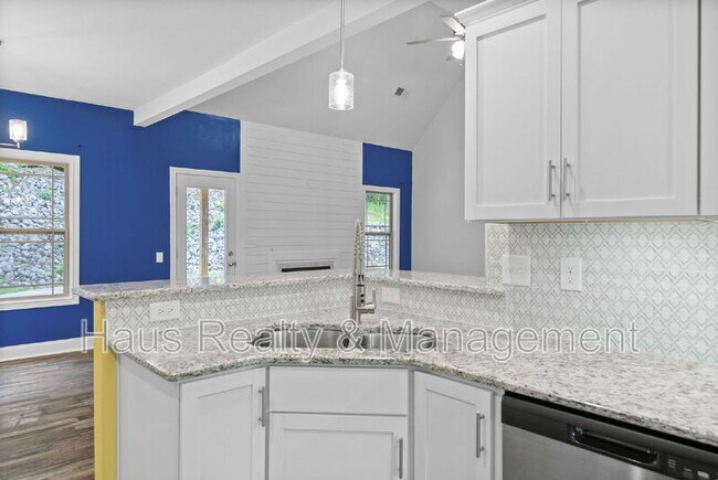 Building Photo - 6466 Hwy 48 N