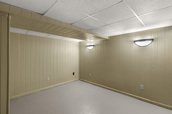 Building Photo - MOVE IN READY! Passed Occupancy!!! Move in BEFORE the holidays! Refrigerator included.