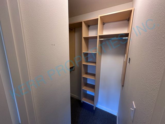 Building Photo - Charming 2-Bed Townhouse Retreat with 2.5 ...