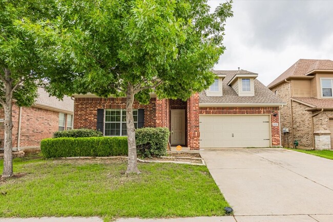 Oversized 2 car garage - 5604 Balmorhea Dr