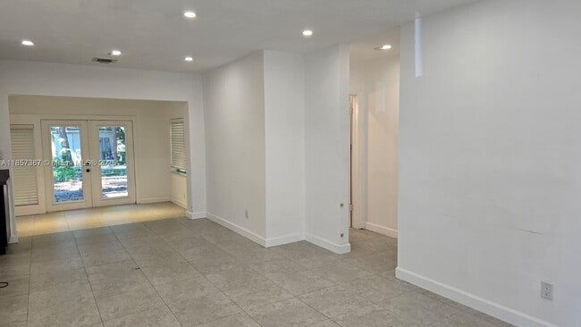 Building Photo - 3801 SW 31st Dr