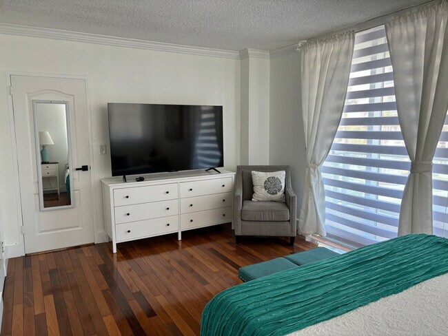Building Photo - 3901 S Ocean Dr