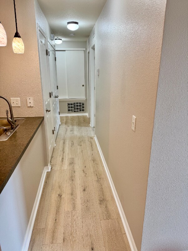 Building Photo - 804 Summer Hawk Dr
