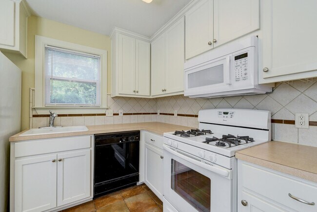 Building Photo - 4527 Avenue B
