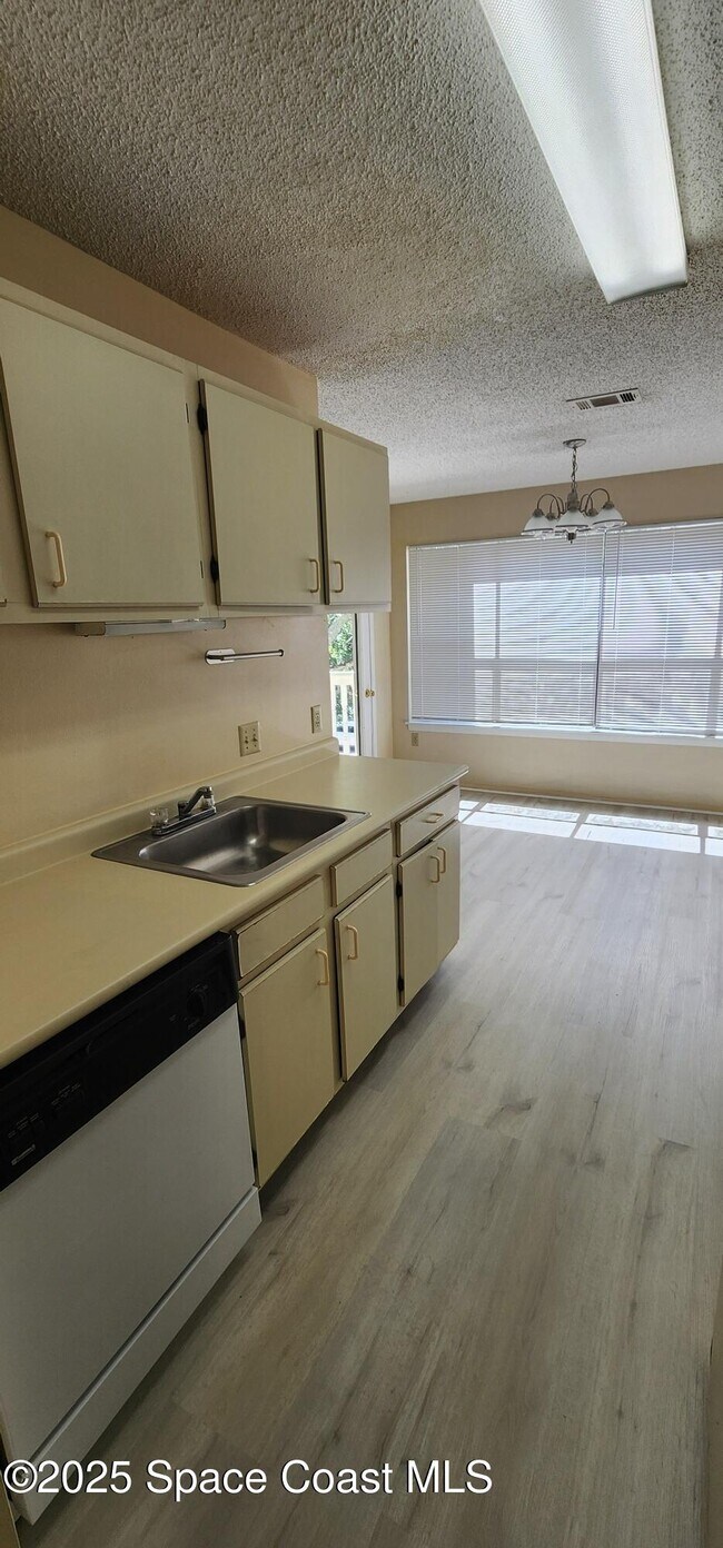 Building Photo - 225 S Tropical Trail