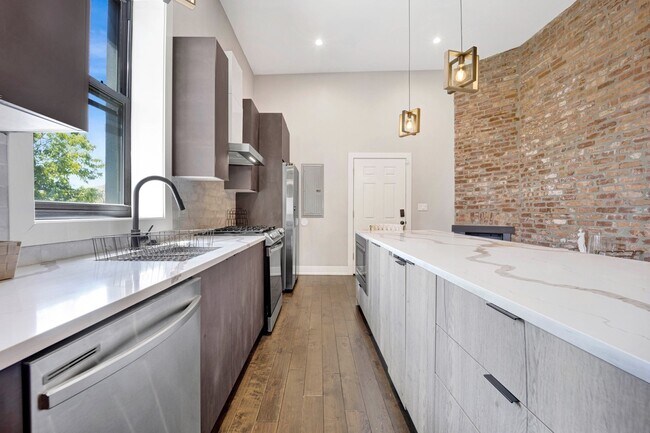 Building Photo - 3330 S Indiana Ave