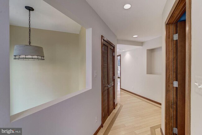 Building Photo - 1325 Darnall Dr