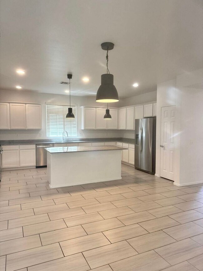 Building Photo - Exquisite 4 bd/2.5 bath home in Albany Village