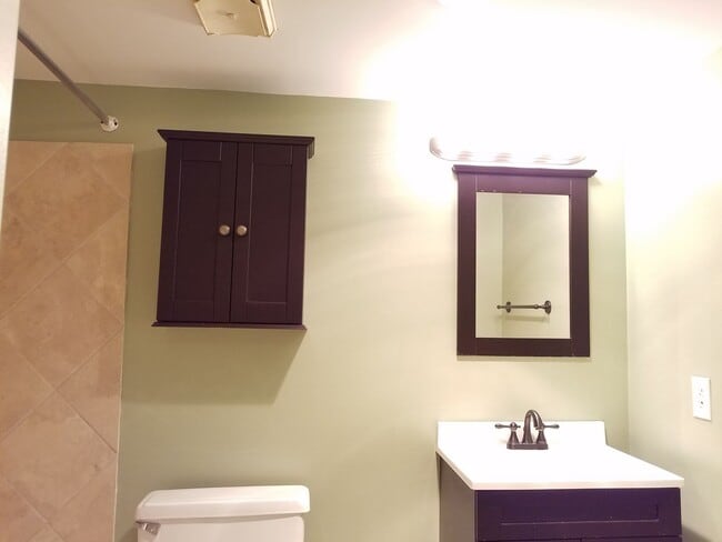 Building Photo - Extremely Well Maintained Second Level Condo Available mid-March!