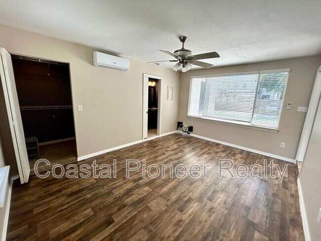 Building Photo - 4106 W San Rafael St