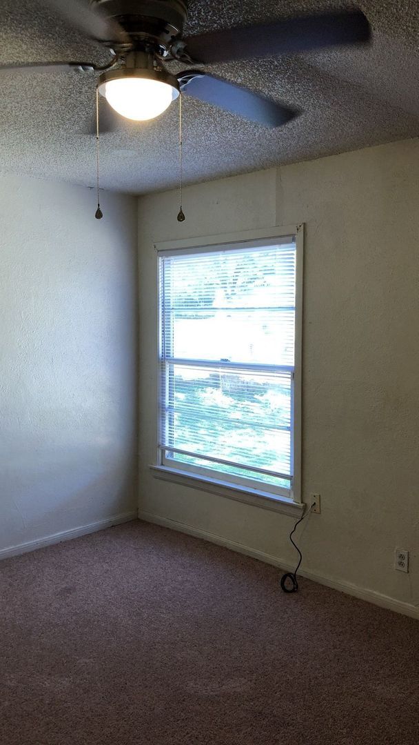 Building Photo - 806 Carlisle Ave