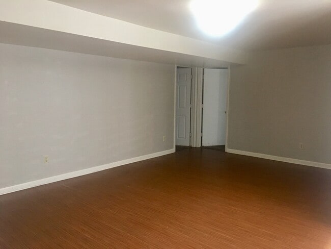 Building Photo - 533 14th Ave