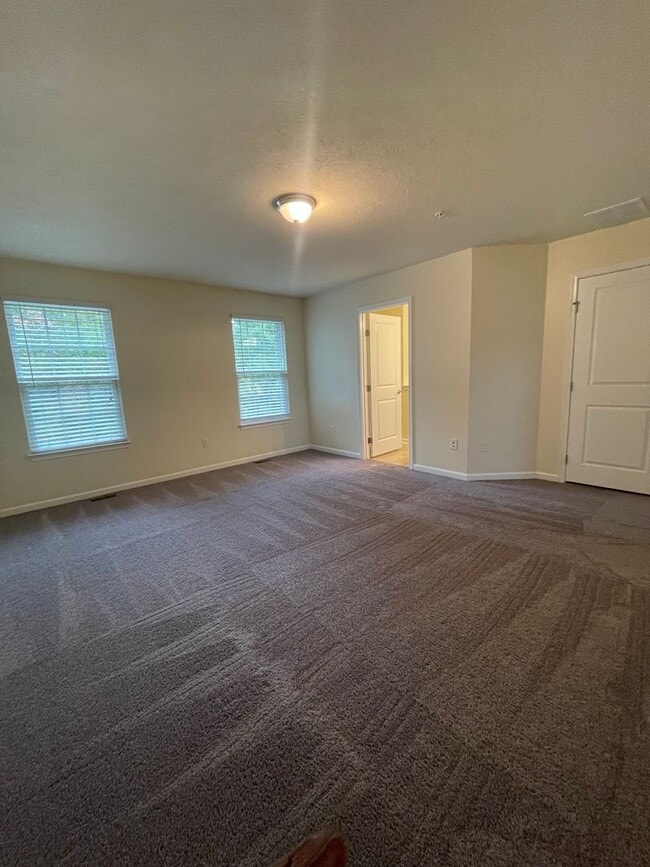 Building Photo - Gorgeous 3 BD/ 2.5 BA Townhouse Available ...