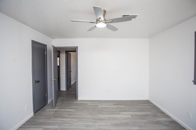 Building Photo - 6114 Nashville Ave