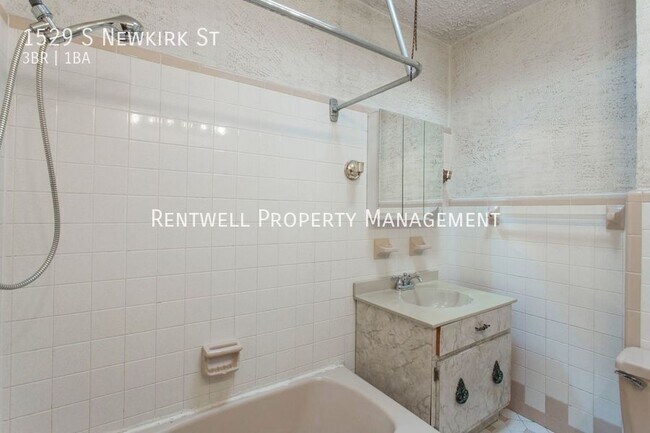 Building Photo - 1529 S Newkirk St