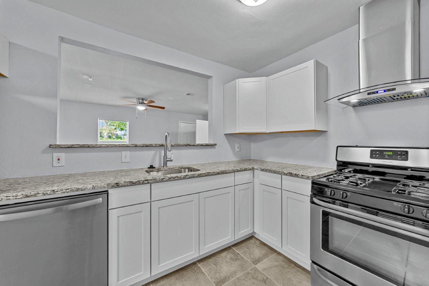 Building Photo - Beautiful Single-Family Home for Rent in F...