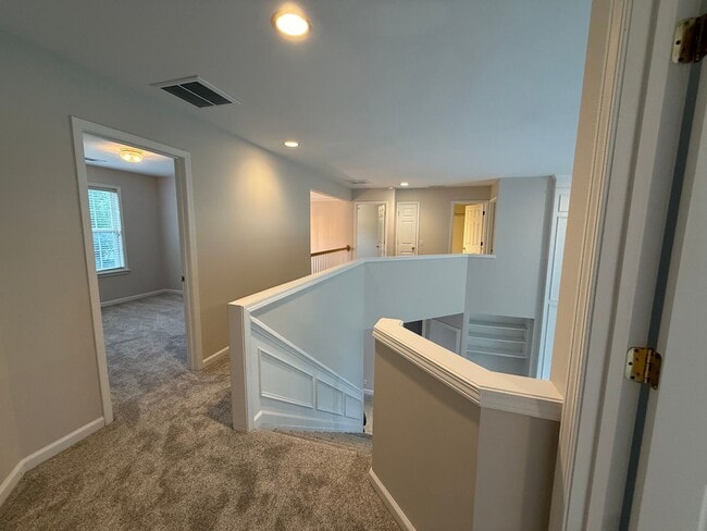 Building Photo - Charming Cul-de-Sac Living in the Heart of Greer