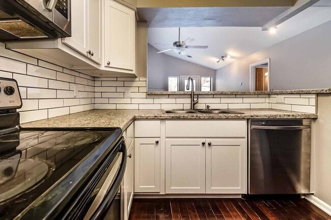 Building Photo - 905 Harbor House Dr. #8