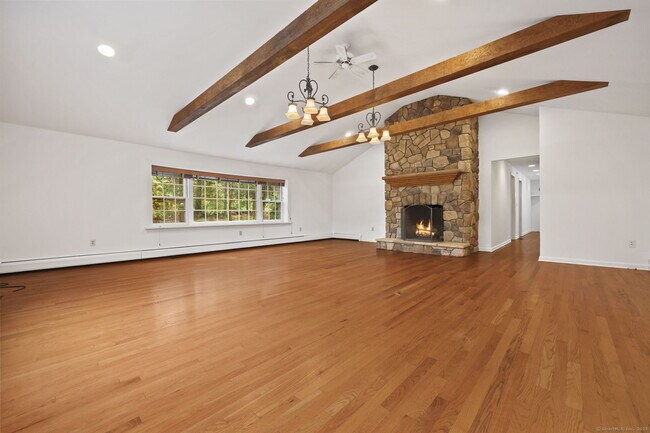 Building Photo - 8 Ferry Ln E