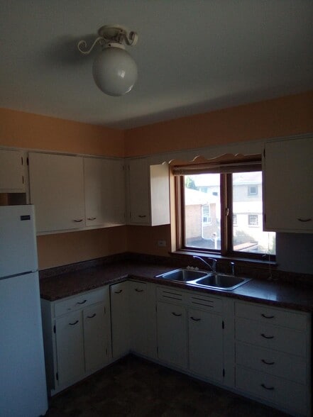 Building Photo - 1315 E 31st St