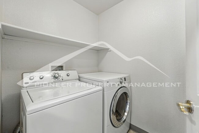 Building Photo - Updated Condo with Central AC and Gas Fireplace