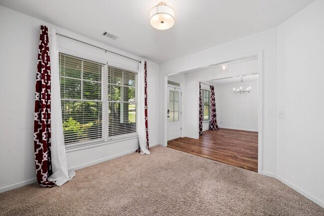 Building Photo - 2108 Charmond Dr