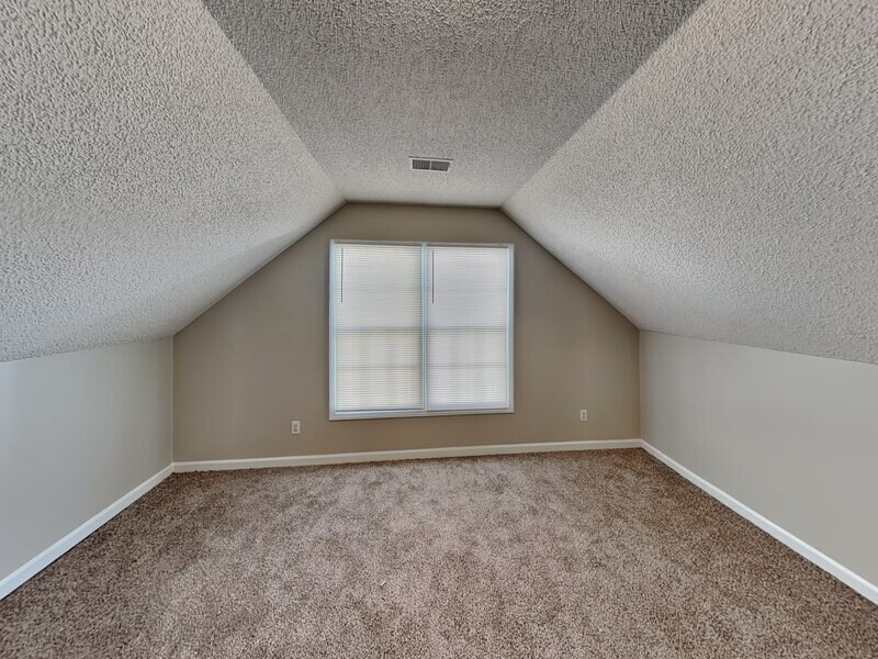 Building Photo - 1017 Hawkview Dr