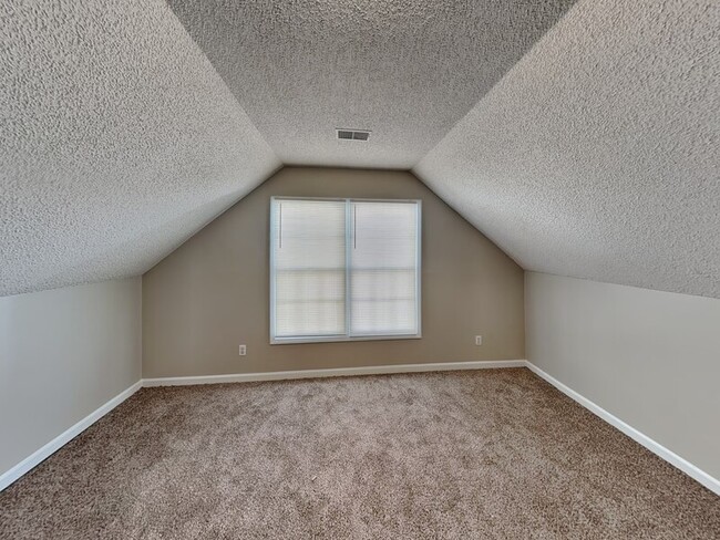 Building Photo - 1017 Hawkview Dr