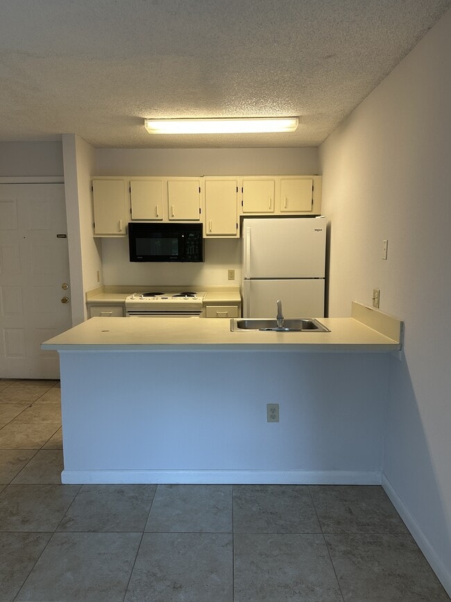 Building Photo - 225 S Tropical Trail