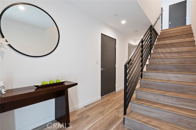 Building Photo - 13536 Vanowen St