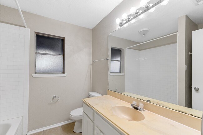 Building Photo - 2423 Spring Dusk Ln