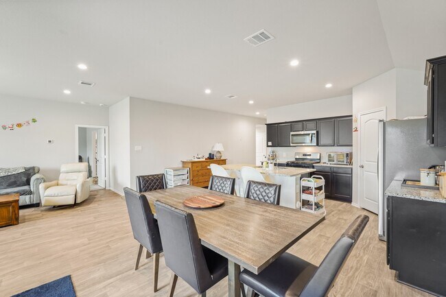 Building Photo - 40422 Gdn Hts Ln