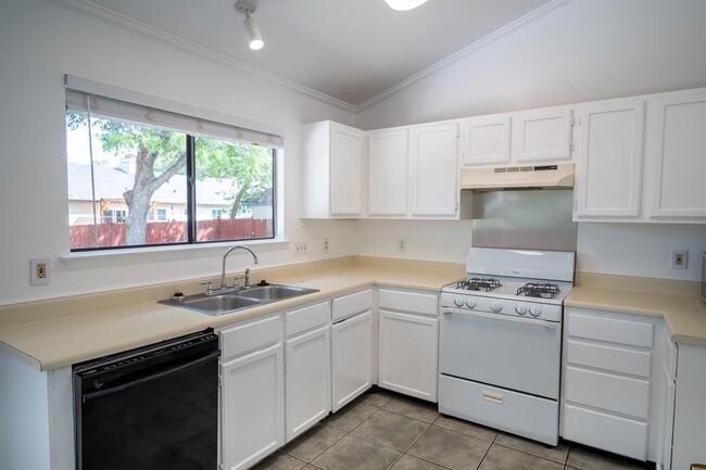 Building Photo - 1601 Primrose Trail