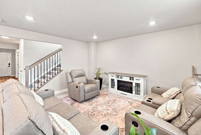 Building Photo - Beautiful 2025-Built 5 Bedroom Home with Finished Walk-Out Basement