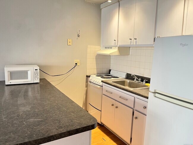 Building Photo - 94 Washington St