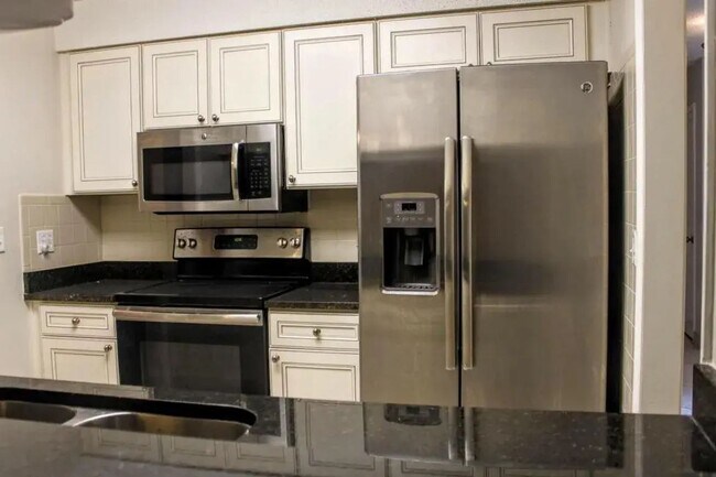 Building Photo - Charming Corner Lot Home In Destin!