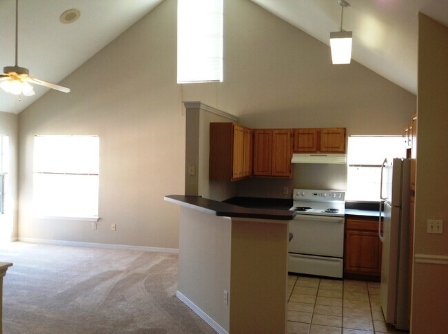 Building Photo - Spacious three bed at The Hamptons