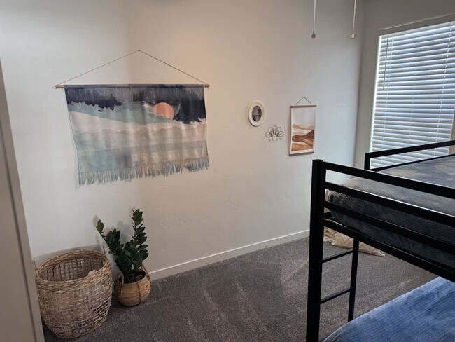 Building Photo - 2092 W Bella Ln