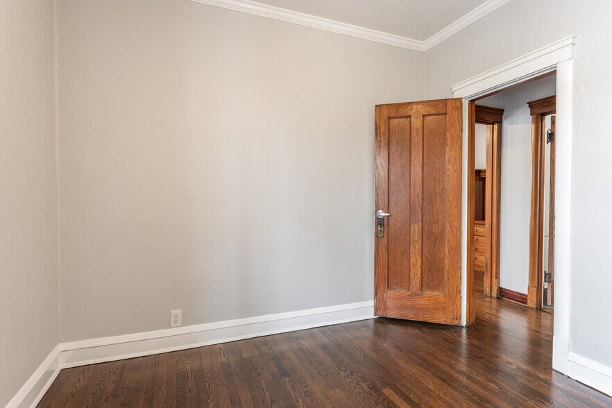 Building Photo - 3620 W Grace St