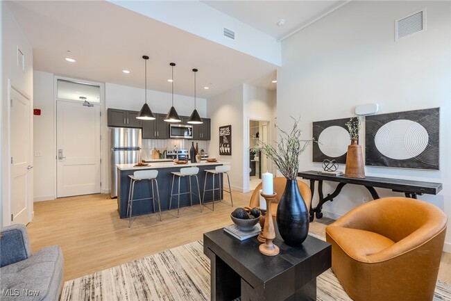 Building Photo - 25 E Spaulding St