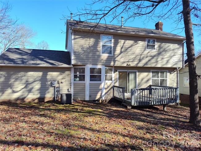 Building Photo - 10000 Dunfries Rd