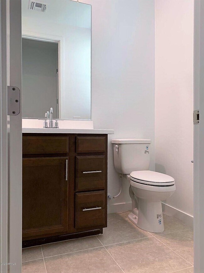 Building Photo - 1079 E Sabino Dr