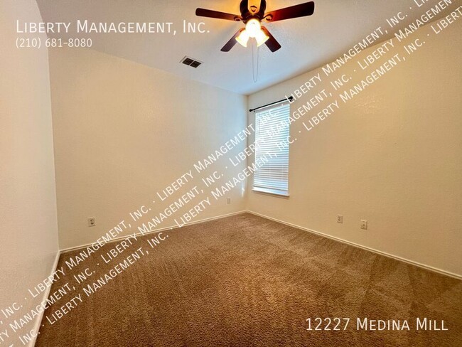 Building Photo - 3 Bed, 2 Bath Home in Alamo Ranch with an ...