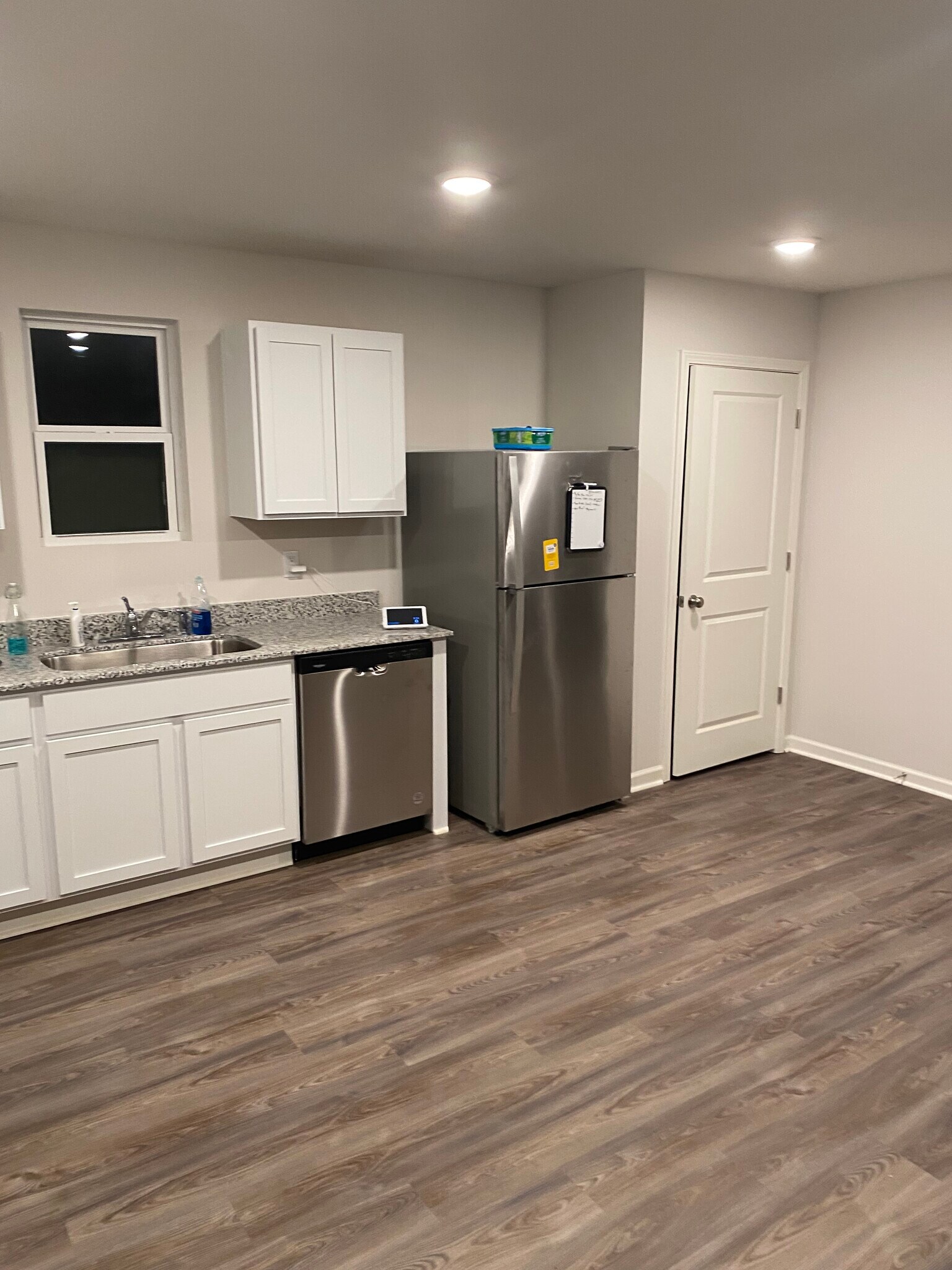 Building Photo - 427 Silo Ct